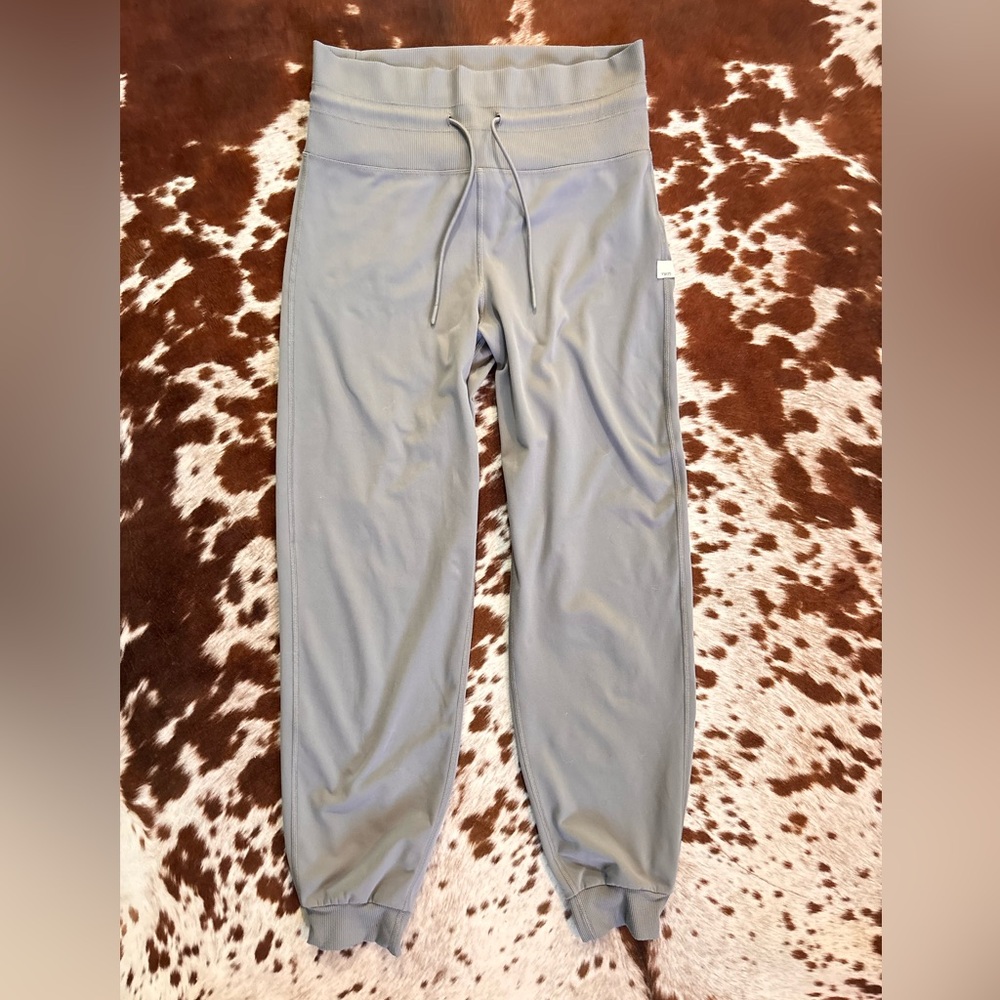 Vuori Gray Jogger Leggings size small Buttery soft